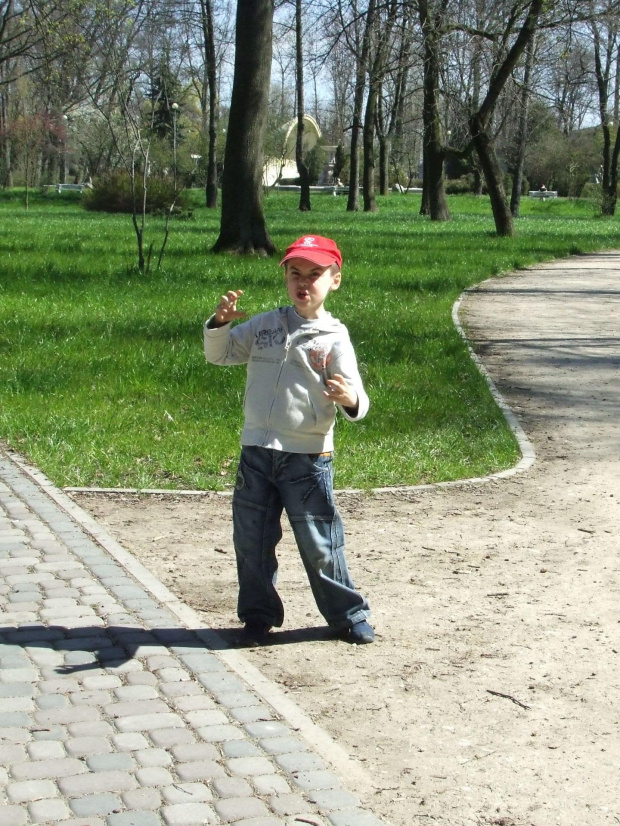 14 IV 2007- Spacer na działke przez Park Solidarności ("Muszla") #Muszla #TomaszówMaz