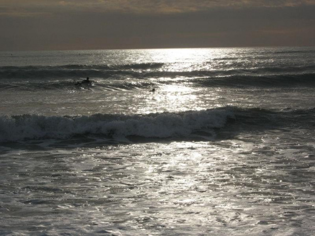 #fale #morze #surferzy #WschódSłońca