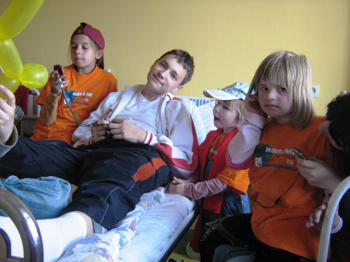 Z wizytą u naszego wolontariusza, Bartka, w szpitaluO , 7 maja 2007 roku.