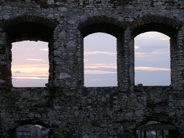Zachód słońca w Ogrodzieńcu. #ZachódSłońca #zamek #Ogrodzieniec