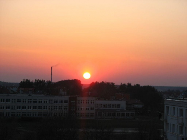 #słońce #warmia #mazury #olsztyn #jaroty #zachód #ZachódSłońca #SzkołaPodstawowa30 #podstawóka #komin #niebo