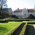 Park w Gdańsku Oliwie,zamek królewski.