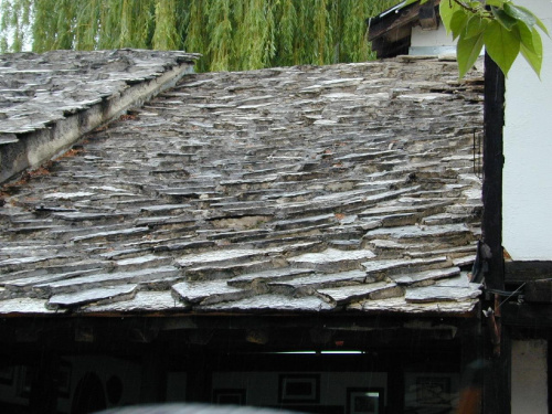 kamienny dach