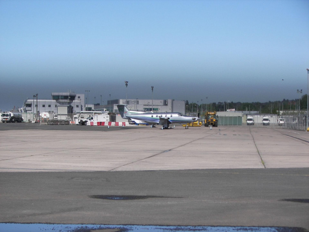 Pilatus PC 12 w tle nowy terminal #lotnisko