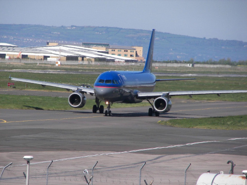 A320-200 taxi to rwy 04 Linia BMI
destination London-Heathrow mekka wszystkich Spoterow #samolot