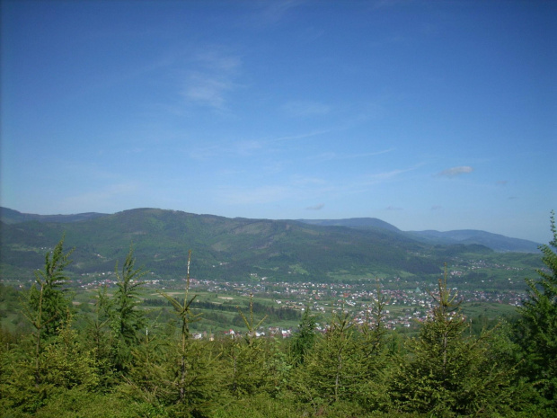 Kotlina Żywiecka,a za nią Beskid Śląski