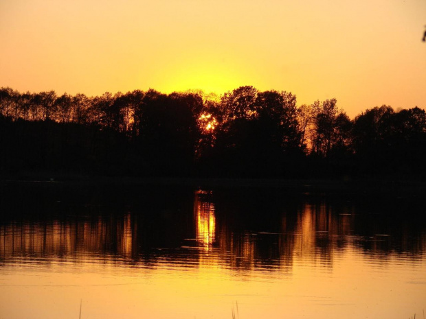 Zachód nad jeziorem