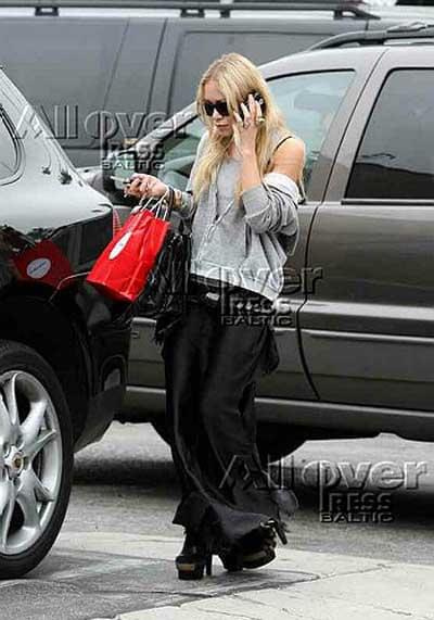 Mary-Kate Arrives at Beverly Hills Hotel-paparazzi maj 2007