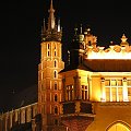 Sukiennice i kościół Mariacki nocą.