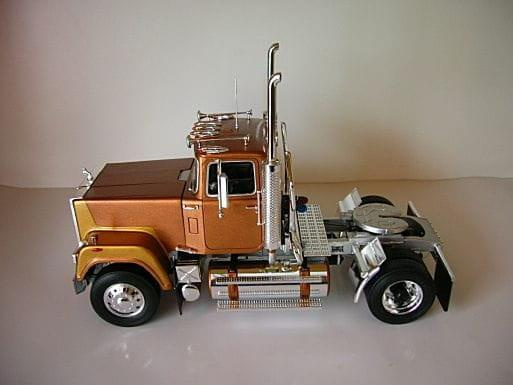 Mack Super Liner