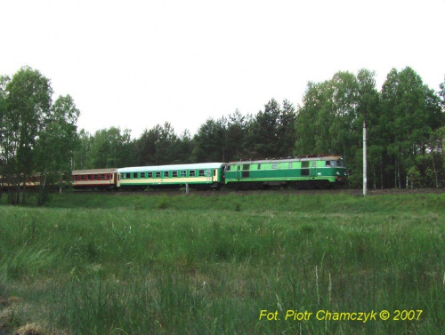 ET22-312 prowadzi pociąg Kołobrzeg - Katowice. 22.05.2007 #kolej #PKP #Piła #ET22