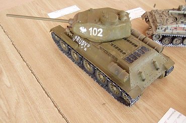 Wystawa Modelarska - Księżpol 27.05.2007r. #wystawa #modelarska #księżpol #figurki #modele #plastikowe #kartonowe #isu #dziło #budowle #latarnie #zwierzeta #samoloty #statki #czołgi