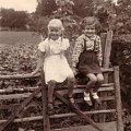1955rok.Mala Halinka z kolezanka. #RodzinnyAlbum