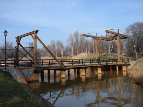 Odbudowany most prowadzący do Twierdzy Wisłoujście