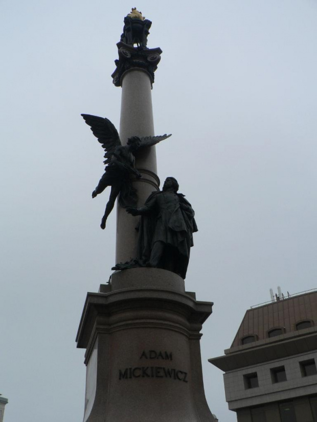 nasz Adaś Mickiewicz w centrum Lwowa - zasłuzył na to miejsce...