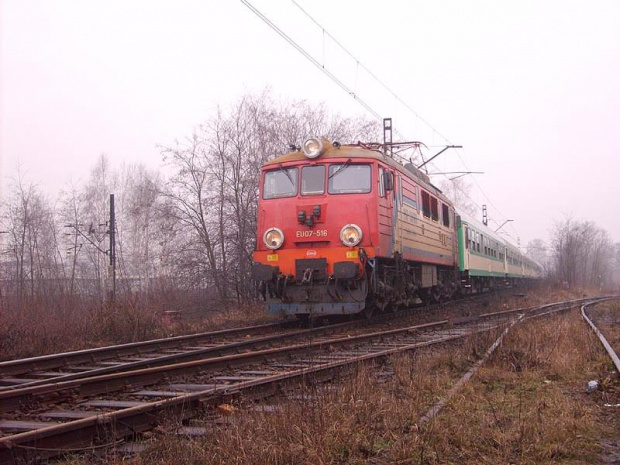 20.02.2007 Katowice Piotrowice EU07-516 z pociągiem posp. "Kormoran"