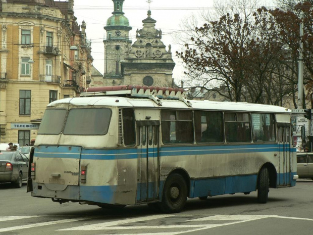 autobu na gaz, któy jest na dachu... czy to jest bezpieczne??