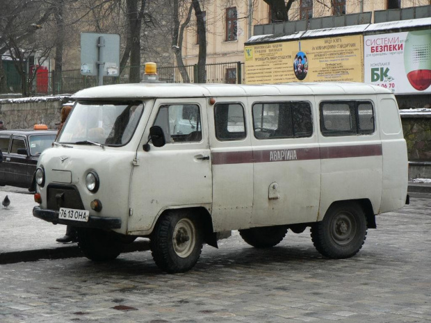 służby naprawcze... nie ma jak dobra fura...