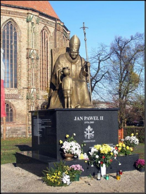 Chojna - pomnik Jana Pawła II #miejsca #MiastaPolskie #wycieczki #budowle #pomniki