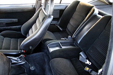 Alfa Romeo Sports Coupe #Autofocus #car #cars #samochod #samochody #alfa #romeo #gtv #gtv6 #coupe #sport #italian #aubomobili #automobile #performance #racing