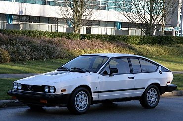 Alfa Romeo Sports Coupe #Autofocus #car #cars #samochod #samochody #alfa #romeo #gtv #gtv6 #coupe #sport #italian #aubomobili #automobile #performance #racing