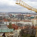 Widok na miasto z Hradczan, niestety dźwig ciężko bylo ominąć , jakiś remont prowadzono #Praga