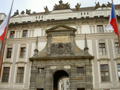 Brama którą wychodziliśmy z Drugiego Dziedzińca #Praga