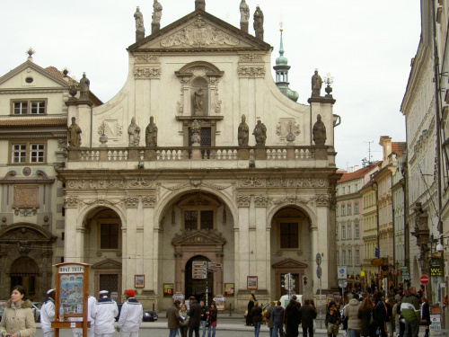 Po przejściu bramy naszym oczom ukazały się takie oto widoki #Praga