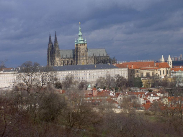 Znów foto z kolejki linowej- Hradczany i górujaca katedra św. Wita #Praga