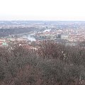 Zdjęcie kolegi- widok na Pragę z Punktu widokowego na wzgórzu Petrin #Praga