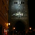 Brama na Moście Karola nocą #Praga