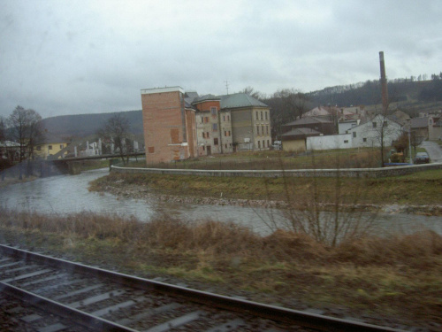 Zdjęcie z pociągu- czeski krajobraz #Praga
