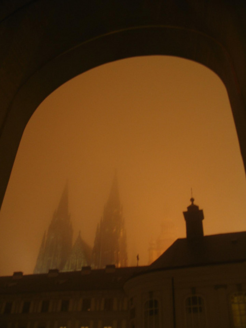 Zamek Praski, nieziemska mgła... #Praga #Czechy