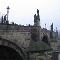 Karlův most, łączy dzielnice Malá Strana i Staré Město. #Praga #Czechy