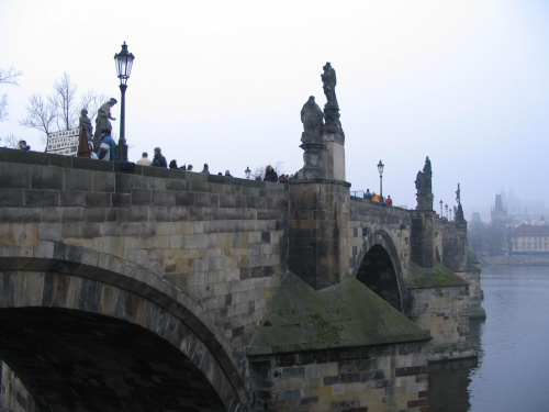 Karlův most, łączy dzielnice Malá Strana i Staré Město. #Praga #Czechy