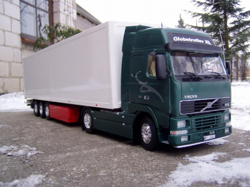 Italeri Volvo FH12 420 Globetrotter XL & Schmitz Reefer Trailer (95% done)