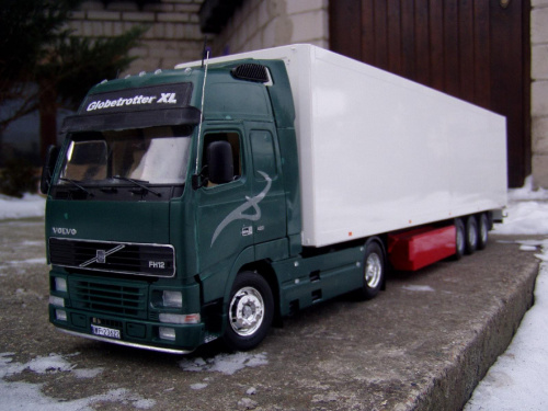 Italeri Volvo FH12 420 Globetrotter XL & Schmitz Reefer Trailer (95% done)