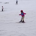Dzieciaki potrafią wpędzić początkujących narciarzy w kompleksy ... Moja pierwsza nauczycielka - Faustynka.