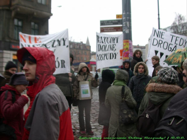 Ratujmy Dolinę Rospudy !!! Mimo ciągłych opadów deszczu, zainteresowanie manifestacją było dość duże