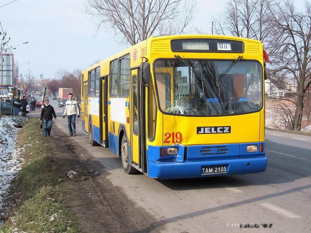 W kogo on uderzył 20 metrów wcześniej [i kilka minut] ?